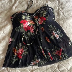 Bathing suit halter/strapless top.